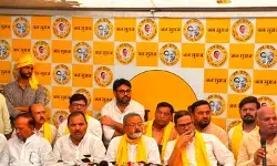 बांकीपुर सीट से खुद चुनाव लड़ेंगे प्रशांत किशोर, जन सुराज ने किया उम्मीदवार बनाने का बड़ा ऐलान बांकीपुर सीट से खुद चुनाव लड़ेंगे प्रशांत किशोर, जन सुराज ने किया उम्मीदवार बनाने का बड़ा ऐलान
