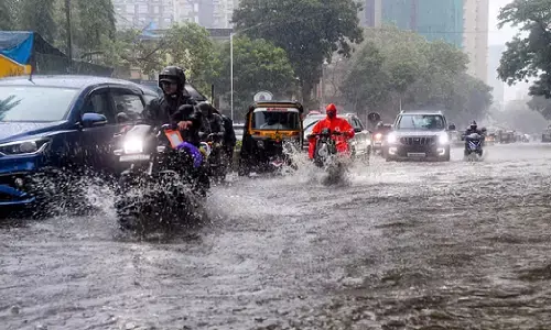 दिल्ली-NCR में बारिश से राहत, मुंबई में रेड अलर्ट; 20 से ज्यादा राज्यों में भारी से अत्यधिक बारिश की चेतावनी दिल्ली-NCR में बारिश से राहत, मुंबई में रेड अलर्ट; 20 से ज्यादा राज्यों में भारी से अत्यधिक बारिश की चेतावनी