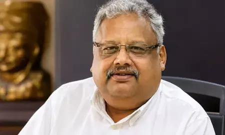 भारतीय शेयर बाजार के बिग बुल: राकेश झुनझुनवाला आखिर कैसे बने 5,000 रुपए से 40,000 करोड़ रुपए का साम्राज्य खड़ा करने वाले निवेश के बेताज बादशाह भारतीय शेयर बाजार के बिग बुल: राकेश झुनझुनवाला आखिर कैसे बने 5,000 रुपए से 40,000 करोड़ रुपए का साम्राज्य खड़ा करने वाले निवेश के बेताज बादशाह