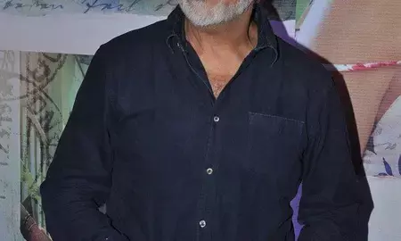 नसीरुद्दीन शाह ने ओम पुरी को दी अपनी शर्ट, एफटीआईआई में अड्मिशन ने किया था प्रेरित नसीरुद्दीन शाह ने ओम पुरी को दी अपनी शर्ट, एफटीआईआई में अड्मिशन ने किया था प्रेरित