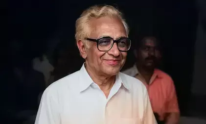 चेतन आनंद की फिल्म हकीकत: कर चले हम फिदा आज भी शहीदों की क़ुरबानी याद दिलाता है चेतन आनंद की फिल्म हकीकत: कर चले हम फिदा आज भी शहीदों की क़ुरबानी याद दिलाता है