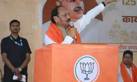 गरीबों के पैसों पर मौज कर रही है झारखंड सरकार: रघुबर दास गरीबों के पैसों पर मौज कर रही है झारखंड सरकार: रघुबर दास
