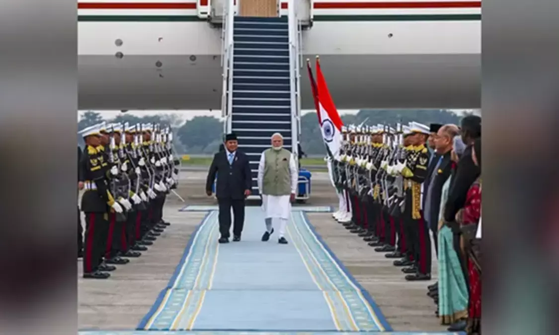 इंडोनेशिया पहुंचे PM मोदी, राष्ट्रपति प्रबोवो ने किया स्वागत; ब्रह्मोस मिसाइल सौदे और रणनीतिक साझेदारी पर रहेगी नजर | pm-narendra-modi-indonesia -visit-brahmos ...