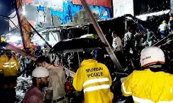 मुंबई में बारिश का कहर: चॉल ढही, पेड़ और ग्रिल गिरने से 8 की मौत, IMD का रेड अलर्ट जारी मुंबई में बारिश का कहर: चॉल ढही, पेड़ और ग्रिल गिरने से 8 की मौत, IMD का रेड अलर्ट जारी