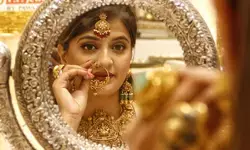 डॉलर की मजबूती और कच्चे तेल में नरमी से कीमती धातुओं पर दबाव, सोने-चांदी की कीमतों में आई 1 प्रतिशत से ज्यादा तक की गिरावट