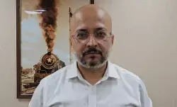 पालघर में भारी बारिश से रेलवे ट्रैक पर जमा हुआ पानी, वसई-नालासोपारा-विरार के बीच ट्रेनों का परिचालन बंद पालघर में भारी बारिश से रेलवे ट्रैक पर जमा हुआ पानी, वसई-नालासोपारा-विरार के बीच ट्रेनों का परिचालन बंद