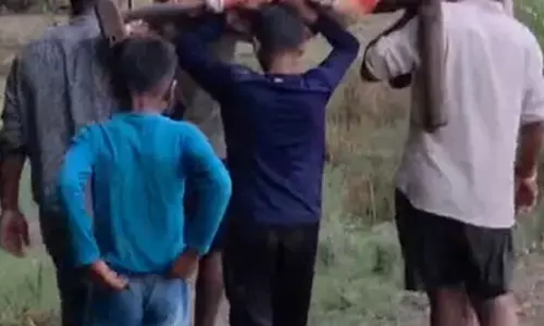 एम्बुलेंस अभाव में खाट बन गई अंतिम सवारी, रीवा में आदिवासी महिला की दर्दनाक मौत