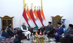 पीएम मोदी ने जकार्ता में इंडोनेशिया राष्ट्रपति सुबियांतो के बीच द्विपक्षीय बैठक पीएम मोदी ने जकार्ता में इंडोनेशिया राष्ट्रपति सुबियांतो के बीच द्विपक्षीय बैठक