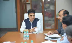 गुजरात सरकार ने भारी बारिश और रेड अलर्ट के बीच स्वास्थ्य तैयारियों की समीक्षा की गुजरात सरकार ने भारी बारिश और रेड अलर्ट के बीच स्वास्थ्य तैयारियों की समीक्षा की