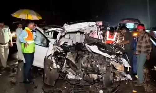मैहर में भीषण सड़क हादसा: ट्रक से भिड़ी एसयूवी, कांग्रेस नेता के परिवार के 5 लोगों की मौत, जन्मदिन समारोह से लौट रहे थे सभी मैहर में भीषण सड़क हादसा: ट्रक से भिड़ी एसयूवी, कांग्रेस नेता के परिवार के 5 लोगों की मौत, जन्मदिन समारोह से लौट रहे थे सभी