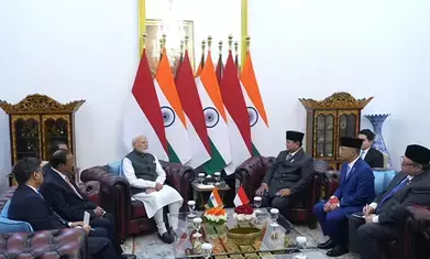 पीएम मोदी ने जकार्ता में इंडोनेशिया राष्ट्रपति सुबियांतो के बीच द्विपक्षीय बैठक पीएम मोदी ने जकार्ता में इंडोनेशिया राष्ट्रपति सुबियांतो के बीच द्विपक्षीय बैठक