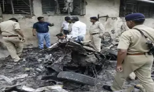 अहमदाबाद सीरियल ब्लास्ट केस: 38 दोषियों की फांसी बरकरार, गुजरात हाईकोर्ट ने 11 की उम्रकैद भी कायम रखी अहमदाबाद सीरियल ब्लास्ट केस: 38 दोषियों की फांसी बरकरार, गुजरात हाईकोर्ट ने 11 की उम्रकैद भी कायम रखी