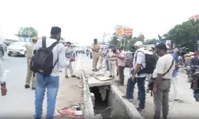 जयपुर बाईपास पर दर्दनाक हादसा: तेज रफ्तार ट्रॉली ने परिवार को कुचला, तीन बच्चों की मौत जयपुर बाईपास पर दर्दनाक हादसा: तेज रफ्तार ट्रॉली ने परिवार को कुचला, तीन बच्चों की मौत