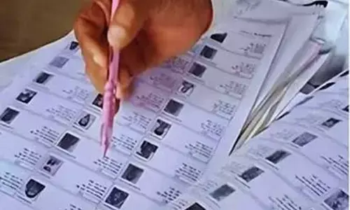 एसआईआर: कमजोर पर वार! एसआईआर: कमजोर पर वार!