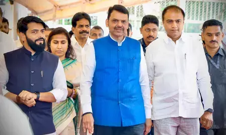 महाराष्ट्र सरकार ने किसानों के लिए सेवा समितियों की अनिवार्य सदस्यता का प्रस्ताव पेश किया