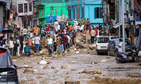 जम्मू-कश्मीर के उपराज्यपाल ने डोडा में बादल फटने से प्रभावित पीड़ितों के लिए राहत के आदेश दिए जम्मू-कश्मीर के उपराज्यपाल ने डोडा में बादल फटने से प्रभावित पीड़ितों के लिए राहत के आदेश दिए