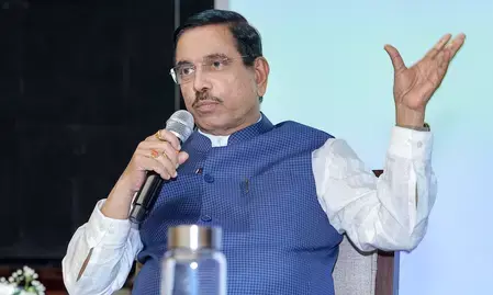 कर्नाटक एसआईआर में गड़बड़ियों का आरोप, एनडीए प्रतिनिधिमंडल ने चुनाव आयोग से की शिकायत कर्नाटक एसआईआर में गड़बड़ियों का आरोप, एनडीए प्रतिनिधिमंडल ने चुनाव आयोग से की शिकायत