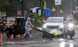 मुंबई: वसई से विरार के बीच लोकल ट्रेन संचालन प्रभावित मुंबई: वसई से विरार के बीच लोकल ट्रेन संचालन प्रभावित