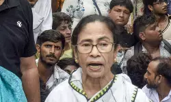 कोलकाता में विरोध मार्च के दौरान ममता बनर्जी ने खोया आपा, पार्टी कार्यकर्ता को जड़ा थप्पड़ कोलकाता में विरोध मार्च के दौरान ममता बनर्जी ने खोया आपा, पार्टी कार्यकर्ता को जड़ा थप्पड़