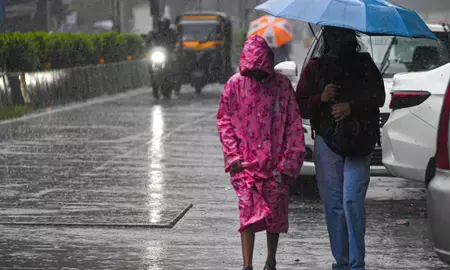 महाराष्ट्र में जनजीवन अस्त-व्यस्त: गृह मंत्री ने हरसंभव मदद का दिलाया भरोसा महाराष्ट्र में जनजीवन अस्त-व्यस्त: गृह मंत्री ने हरसंभव मदद का दिलाया भरोसा