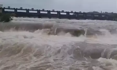 महाराष्ट्र में भारी बारिश: खड़कवासला बांध का जलस्तर से तेजी से बढ़ रहा, मुथा नदी में छोड़ा जाएगा 27,203 क्यूसेक पानी महाराष्ट्र में भारी बारिश: खड़कवासला बांध का जलस्तर से तेजी से बढ़ रहा, मुथा नदी में छोड़ा जाएगा 27,203 क्यूसेक पानी