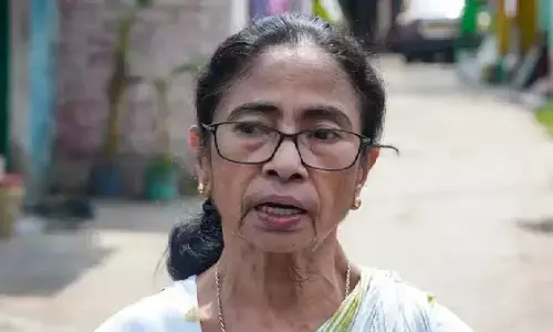 ममता बनर्जी को बड़ा झटका, ईडी ने फ्रीज किए टीएमसी से जुड़े 3 खातों में जमा 440 करोड़ रुपये ममता बनर्जी को बड़ा झटका, ईडी ने फ्रीज किए टीएमसी से जुड़े 3 खातों में जमा 440 करोड़ रुपये