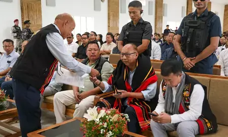 मणिपुर : सीएम खेमचंद ने नागा-बहुल सेनापति में विकास परियोजनाओं की समीक्षा की मणिपुर : सीएम खेमचंद ने नागा-बहुल सेनापति में विकास परियोजनाओं की समीक्षा की