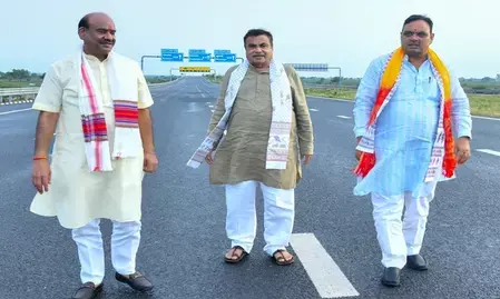 नितिन गडकरी ने दिल्ली-मुंबई एक्सप्रेसवे का निरीक्षण किया, राजस्थान में सुरक्षा उपायों की समीक्षा की