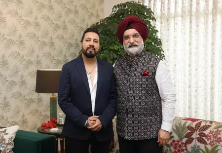 दिल्ली: मशहूर गायक मीका सिंह ने उपराज्यपाल टीएस संधू से की मुलाकात दिल्ली: मशहूर गायक मीका सिंह ने उपराज्यपाल टीएस संधू से की मुलाकात