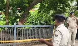 पटना: बाहुबली विधायक अनंत सिंह के आवास के पास मिला शव, चेहरे पर चोट के निशान पटना: बाहुबली विधायक अनंत सिंह के आवास के पास मिला शव, चेहरे पर चोट के निशान