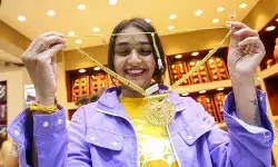 मध्य पूर्व में तनाव बढ़ने से सोना फिसला, चांदी 2.23 लाख रुपए के नीचे मध्य पूर्व में तनाव बढ़ने से सोना फिसला, चांदी 2.23 लाख रुपए के नीचे