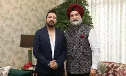 दिल्ली: मशहूर गायक मीका सिंह ने उपराज्यपाल टीएस संधू से की मुलाकात दिल्ली: मशहूर गायक मीका सिंह ने उपराज्यपाल टीएस संधू से की मुलाकात