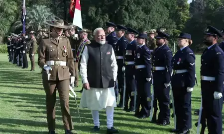 ऑस्ट्रेलिया में पीएम मोदी को मिला गार्ड ऑफ ऑनर, गूंजा जन गण मन... ऑस्ट्रेलिया में पीएम मोदी को मिला गार्ड ऑफ ऑनर, गूंजा जन गण मन...