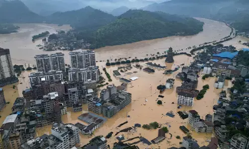 दक्षिणी चीन में ‘मेसाक’ का कहर, बाढ़ और बांध टूटने से 39 लोगों की मौत, राहत एवं बचाव कार्य युद्धस्तर पर जारी दक्षिणी चीन में ‘मेसाक’ का कहर, बाढ़ और बांध टूटने से 39 लोगों की मौत, राहत एवं बचाव कार्य युद्धस्तर पर जारी