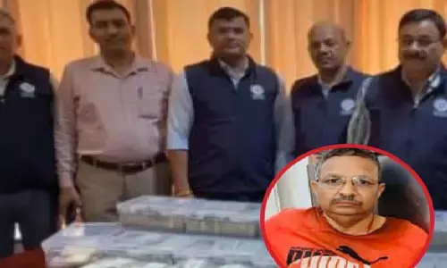 यूपी में विजिलेंस की बड़ी कार्रवाई: रिटायर्ड एआरटीओ के घर से करोड़ों की संपत्ति, नकदी और 22 किलो सोना-चांदी बरामद