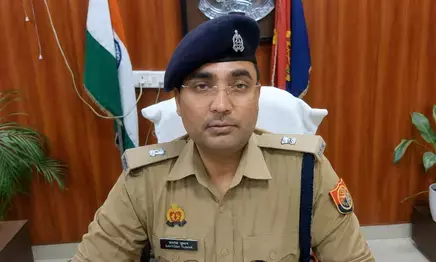 जेवर हादसे में 3 मजदूरों की मौत, जल्द गिरफ्तार होगा वाहन चालक: एडीसीपी संतोष कुमार जेवर हादसे में 3 मजदूरों की मौत, जल्द गिरफ्तार होगा वाहन चालक: एडीसीपी संतोष कुमार