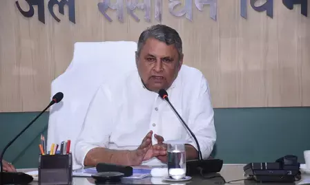 बिहार में संभावित बाढ़ से पहले सतर्क हुई सरकार, तटबंधों की रात में भी होगी निगरानी बिहार में संभावित बाढ़ से पहले सतर्क हुई सरकार, तटबंधों की रात में भी होगी निगरानी