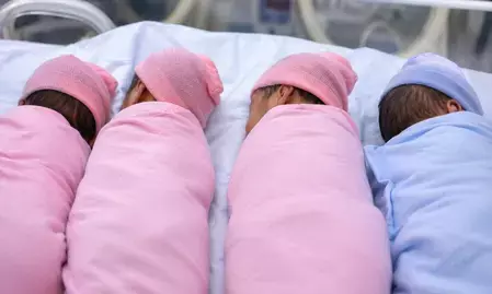 राजस्थान : महिला ने एक साथ चार बच्चों को दिया जन्म, मेडिकल देखभाल जारी राजस्थान : महिला ने एक साथ चार बच्चों को दिया जन्म, मेडिकल देखभाल जारी