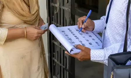 कर्नाटक ने एसआईआर के तहत 86 प्रतिशत से अधिक जनगणना प्रपत्र वितरित किए कर्नाटक ने एसआईआर के तहत 86 प्रतिशत से अधिक जनगणना प्रपत्र वितरित किए