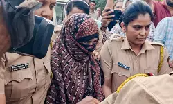 गर्भावस्था के आधार पर टीसीएस की पूर्व कर्मचारी निदा खान को जमानत, कोर्ट ने भगवान कृष्ण के जन्म का दिया संदर्भ गर्भावस्था के आधार पर टीसीएस की पूर्व कर्मचारी निदा खान को जमानत, कोर्ट ने भगवान कृष्ण के जन्म का दिया संदर्भ