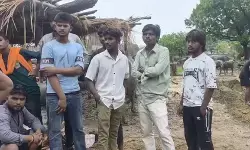 कौशांबी: प्रेम-प्रसंग के चलते युवक की पीट-पीटकर बेरहमी से हत्या, इलाके में हड़कंप कौशांबी: प्रेम-प्रसंग के चलते युवक की पीट-पीटकर बेरहमी से हत्या, इलाके में हड़कंप