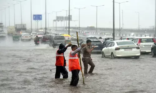 देशभर में सक्रिय हुआ मानसून, दिल्ली-एनसीआर समेत 18 राज्यों में भारी बारिश और तूफान का अलर्ट देशभर में सक्रिय हुआ मानसून, दिल्ली-एनसीआर समेत 18 राज्यों में भारी बारिश और तूफान का अलर्ट