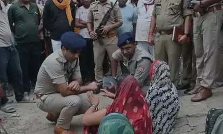 आजमगढ़ में दादा-पोते की कुल्हाड़ी से निर्मम हत्या, ट्यूबवेल पर सोते समय वारदात से मचा हड़कंप आजमगढ़ में दादा-पोते की कुल्हाड़ी से निर्मम हत्या, ट्यूबवेल पर सोते समय वारदात से मचा हड़कंप
