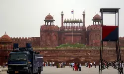 दिल्ली के ऐतिहासिक लाल किले को बम से उड़ाने की धमकी भरी कॉल मिलने के बाद हड़कंप..पुलिस कॉलर की तलाश में जुटी