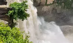 पिथौरागढ़ में बारिश का कहर: 80 से 90 परिवारों का टूटा संपर्क, जान जोखिम में डालकर नदी-नाले पार कर रहे ग्रामीण