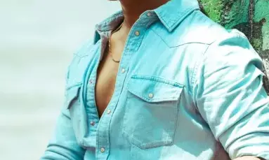 अभिनेता कुशाल टंडन पर श्रेया कालरा ने लगाए फ्लर्टिंग के आरोप अभिनेता कुशाल टंडन पर श्रेया कालरा ने लगाए फ्लर्टिंग के आरोप