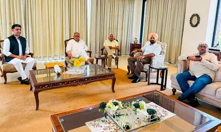 पंजाब कांग्रेस में घमासान: बघेल से मिला चन्नी-रंधावा गुट, राजा वड़िंग को हटाने की मांग पर अड़े बागी नेता