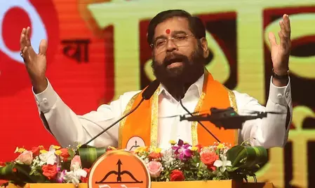 सिद्धिविनायक मंदिर में चोरी के आरोपों को लेकर विपक्ष ने एकनाथ शिंदे पर हमला बोला