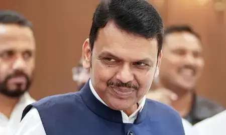 सीएम देवेंद्र फडणवीस ने केंद्र में जाने की अटकलों को मजेदार जवाब देकर किया खारिज सीएम देवेंद्र फडणवीस ने केंद्र में जाने की अटकलों को मजेदार जवाब देकर किया खारिज