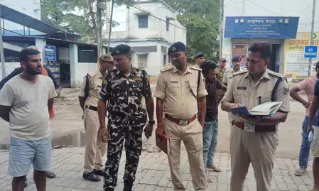 बिहार : वैशाली में जमीन विवाद ने लिया खूनी रूप, चाचा और फौजी भाई को भतीजे ने भूना बिहार : वैशाली में जमीन विवाद ने लिया खूनी रूप, चाचा और फौजी भाई को भतीजे ने भूना